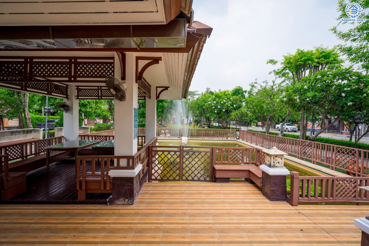 บ้านมือสองตกแต่งใหม่ ม.ลัดดารมย์ วัชรพล แบรนด์ Q.House เนื้อที่ 70.1 ตร.ว. ฟังก์ชัน 3 ห้องนอน 3 ห้องน้ำ จอดรถได้ 2 คัน Facilities ครบครัน บนทำเลเชื่อมต่อหลายเส้นทาง ถ.รามอินทรา ถ.สายไหม และถ.พหลโยธิน ใกล้สนามบินดอนเมือง ทางด่วน "ศรีรัช" และ เซ็นทรัลรามอินทรา...